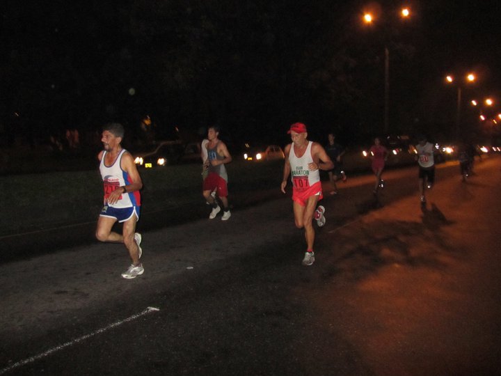 carrera atletica nocturna del rio medellin 2011