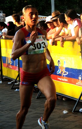 Yolanda Caballero gana en media maraton de san blas coamo