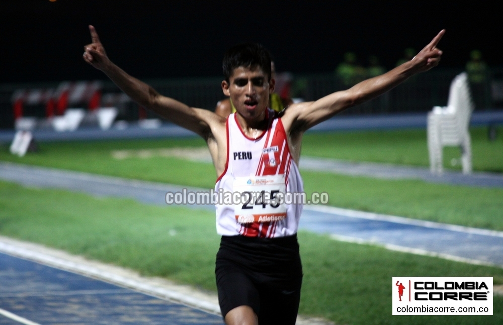 Luis Ostos de Perú oro en los 10000 metros Bolivarianos
