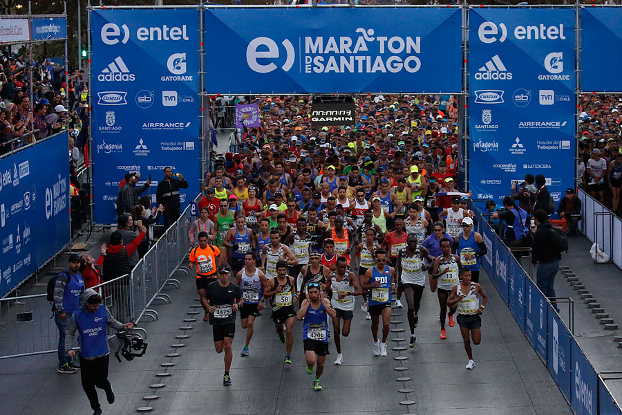 Más de 4000 atletas completaron los 42k de la maratón de Santiago