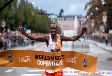 Geoffrey Kamworor establece un nuevo récord mundial de media maratón