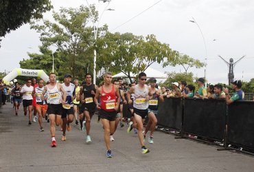 Jeison Suárez y Kellys Arias ganaron en la Media Maratón del Sol